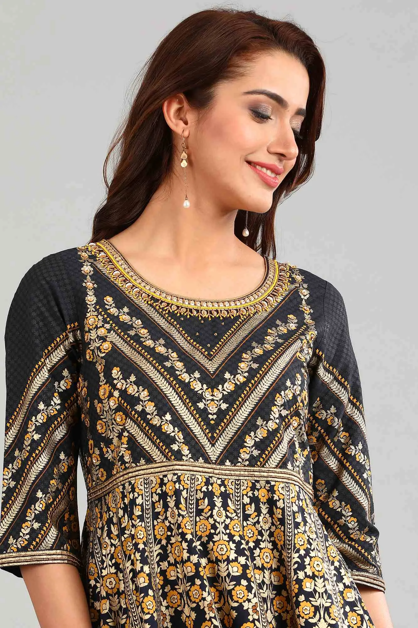 Black Round Neck Embellished kurta Set